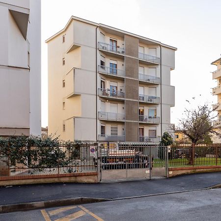 Pisa Quiet And Bright Flats With Balcony Apartment Bagian luar foto