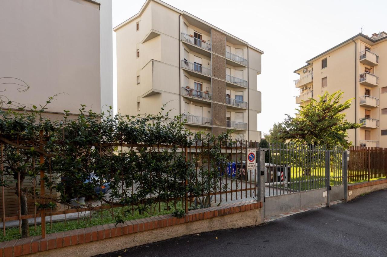 Pisa Quiet And Bright Flats With Balcony Apartment Bagian luar foto