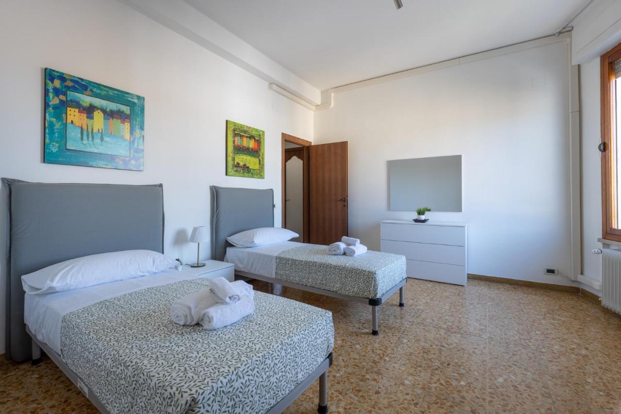 Pisa Quiet And Bright Flats With Balcony Apartment Bagian luar foto