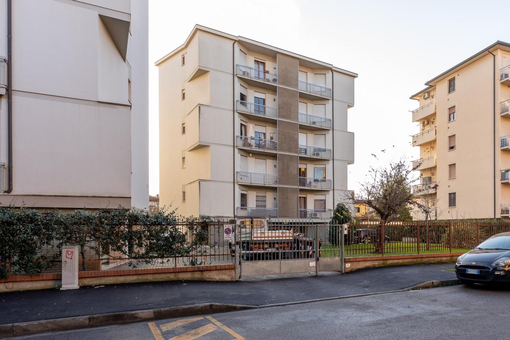 Pisa Quiet And Bright Flats With Balcony Apartment Bagian luar foto